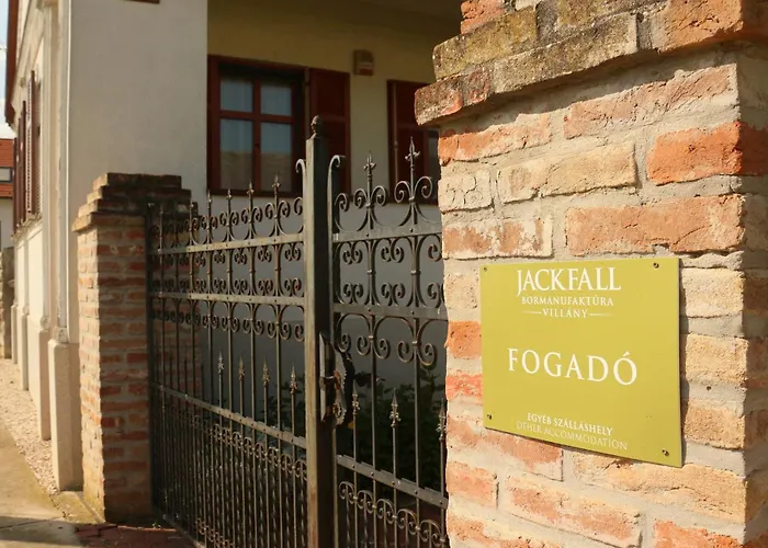 Jackfall Apartman Es Fogado